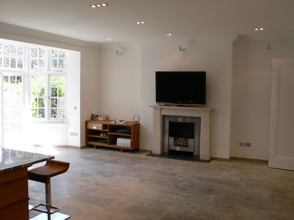 6 bed terraced house to rent in Hamilton Terrace, London NW8, £25,000 pcm