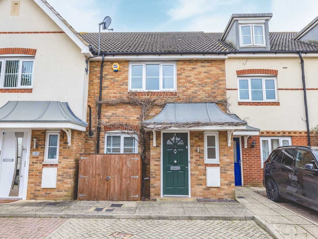 3 bed terraced house for sale in Appleby Close, Uxbridge UB8, £500,000