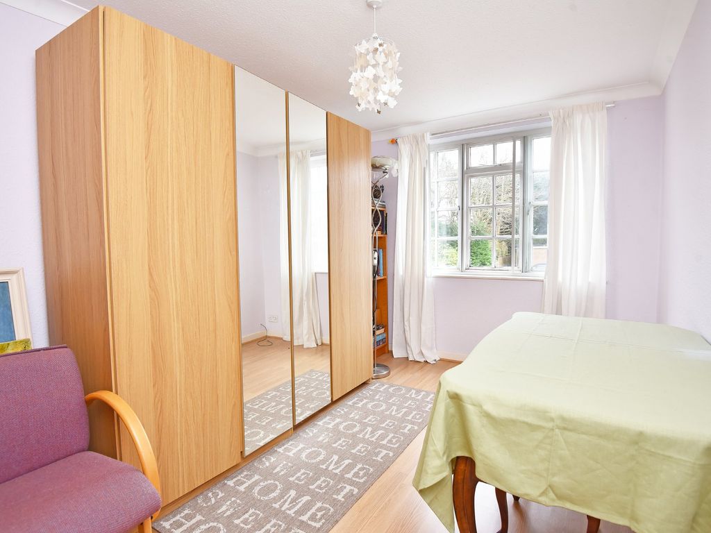 2 bed flat for sale in Hereford Court, Hereford Road, Harrogate HG1, £210,000