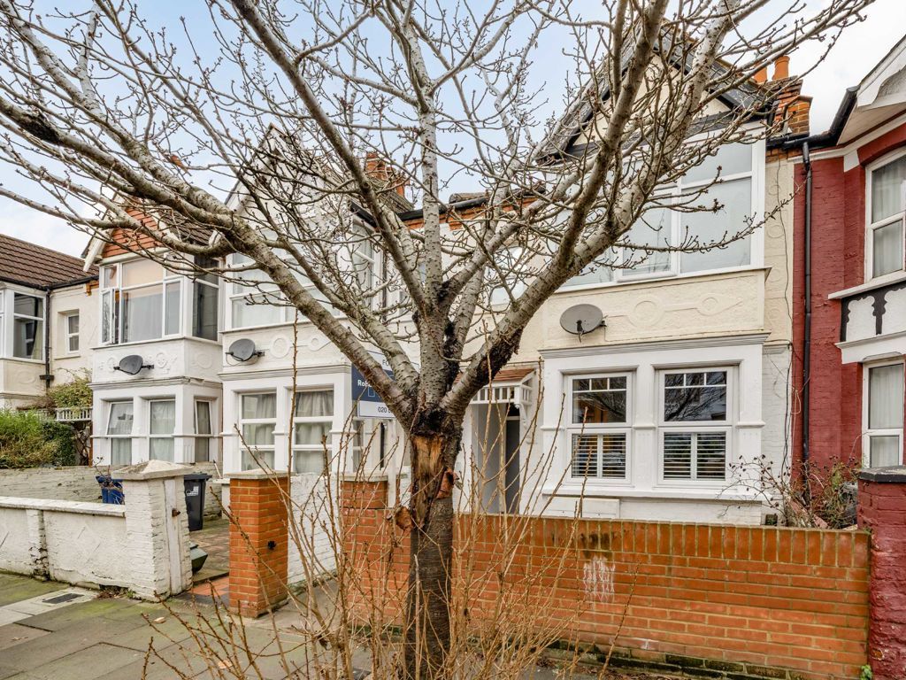 1 bed flat for sale in Leighton Road, London W13, £399,950