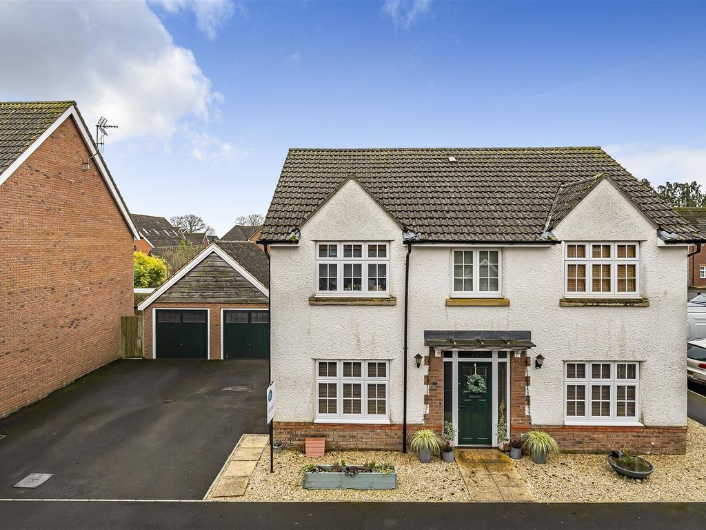 4 bed detached house for sale in Rowan Drive, Devizes SN10, £475,000