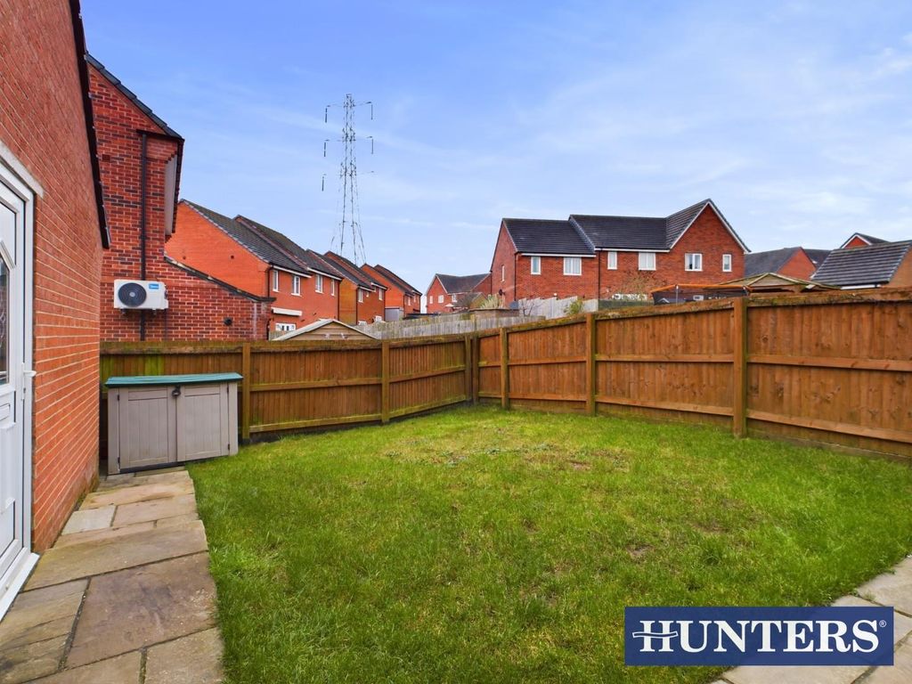 4 bed detached house for sale in Fernilee Close, Stoke-On-Trent ST6, £300,000