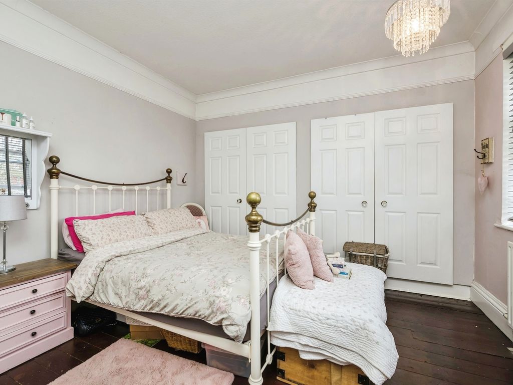 4 bed detached house for sale in Harlestone Road, Northampton NN5, £795,000