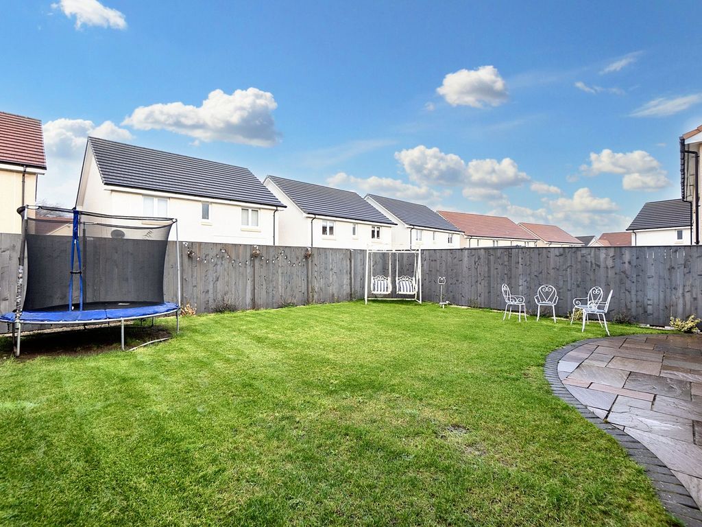 4 bed detached house for sale in Kings Well Crescent, Broxburn EH52, £318,500