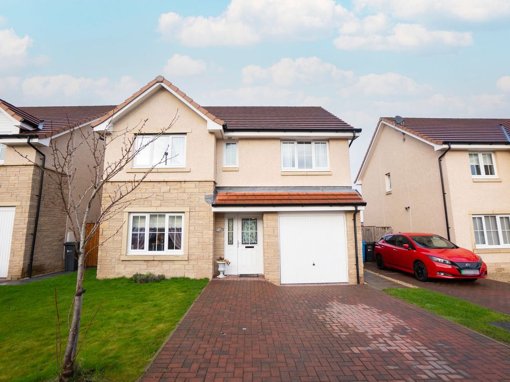 4 bed detached house for sale in Kings Well Crescent, Broxburn EH52, £318,500