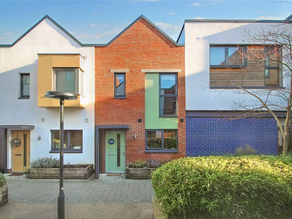 2 bed end terrace house for sale in Paintworks, Bristol BS4, £365,000