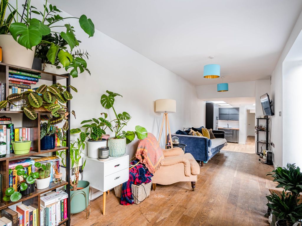 3 bed flat for sale in Dalston Lane, London E8, £625,000
