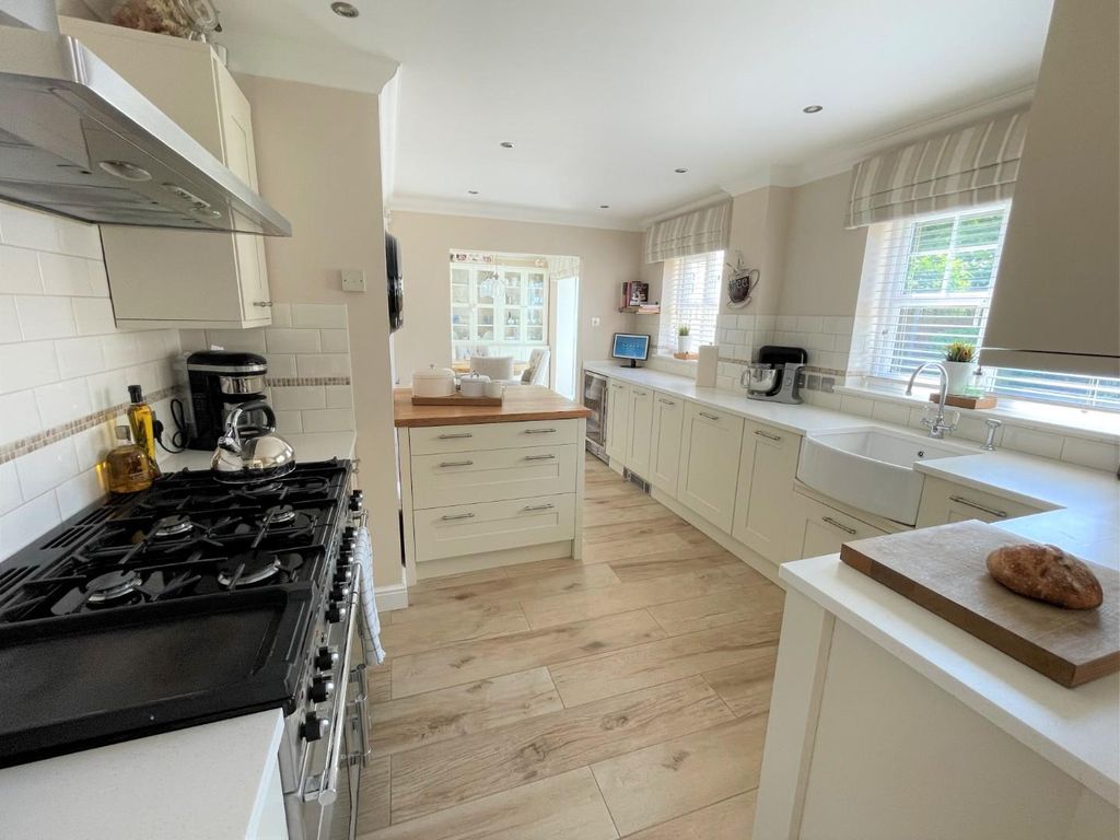 5 bed detached house for sale in Friars, Capel St. Mary, Ipswich IP9, £539,000
