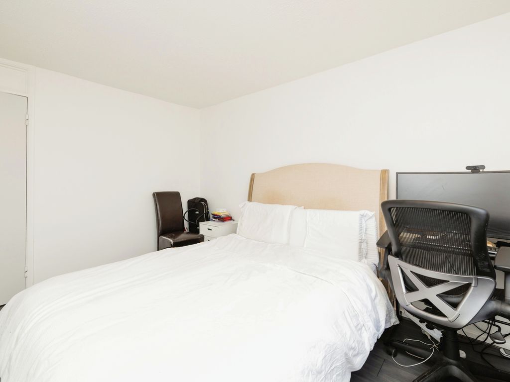 2 bed flat for sale in Handley Grove, Warwick, Warwickshire CV34, £170,000