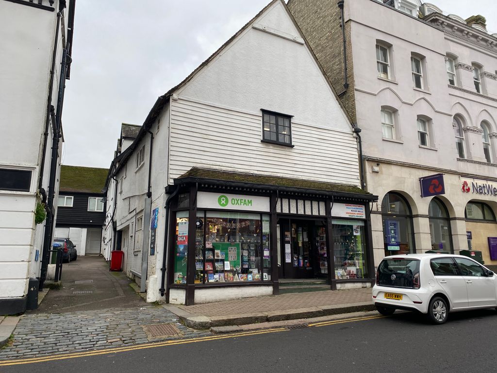 Retail premises to let in North Street, Bishops Stortford CM23, £25,500 pa