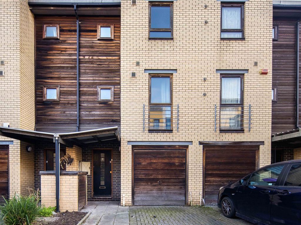 4 bed terraced house to rent in Indigo Mews, Ashton Street, London E14, £2,600 pcm
