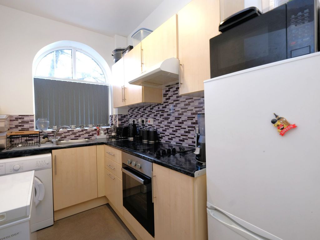 1 bed flat for sale in Barton Road, Eccles M30, £120,000