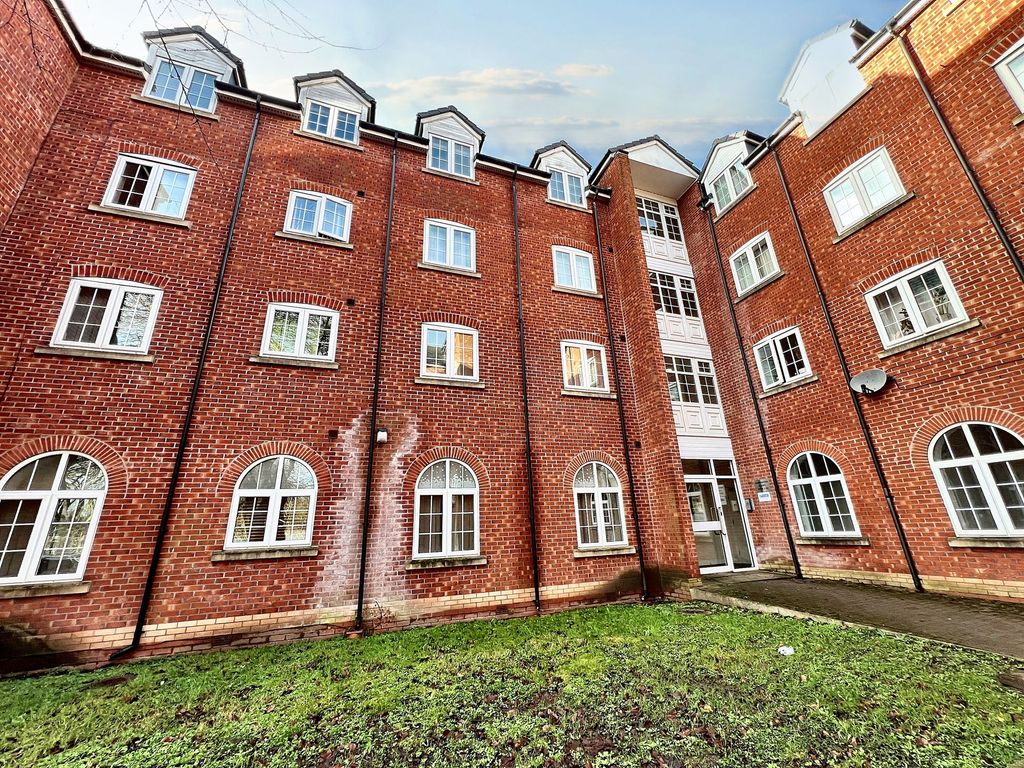 1 bed flat for sale in Barton Road, Eccles M30, £120,000
