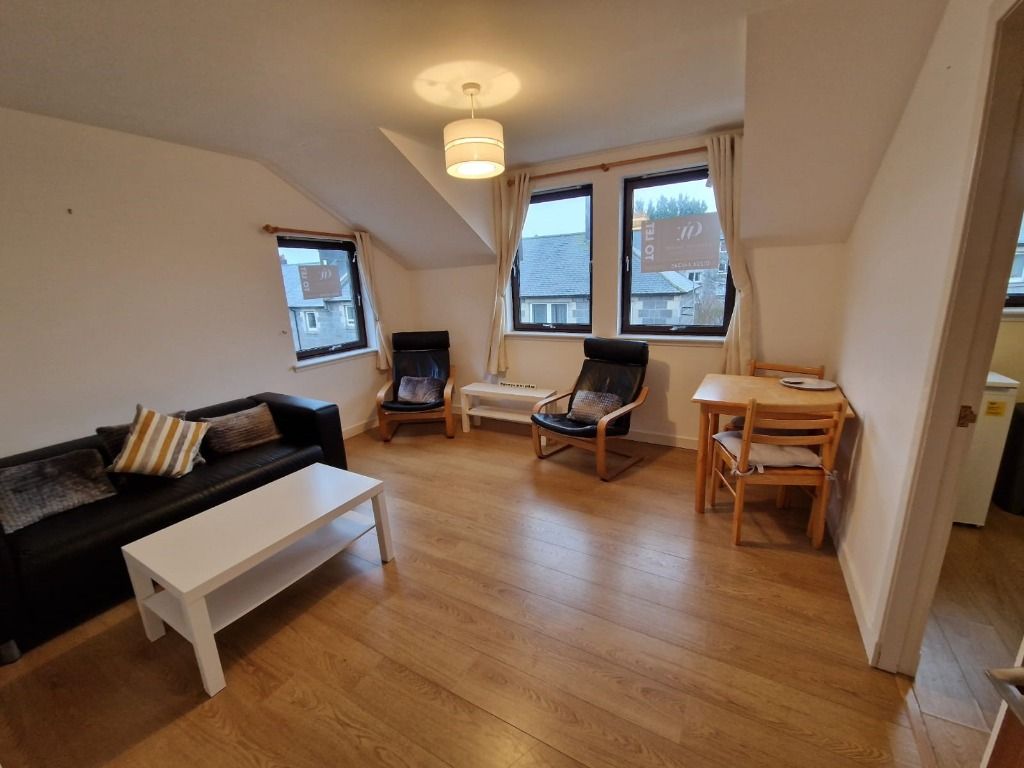2 bed flat to rent in Cherrybank Gardens, City Centre, Aberdeen AB11, £725 pcm