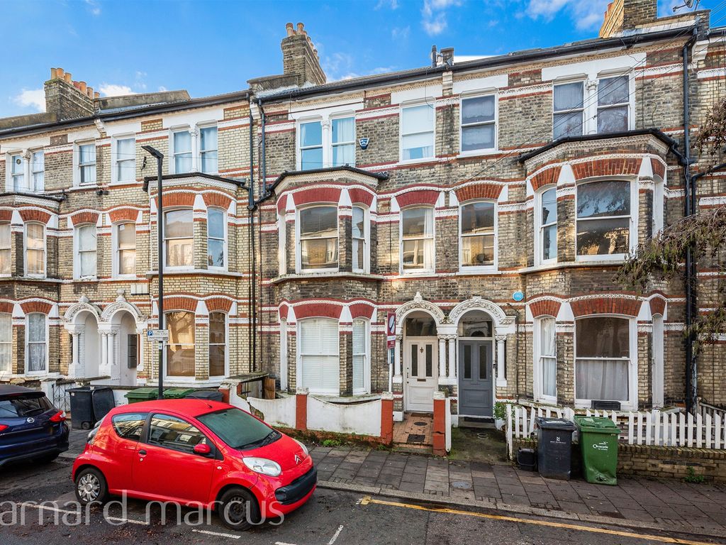 2 bed flat for sale in Sandmere Road, London SW4, £375,000