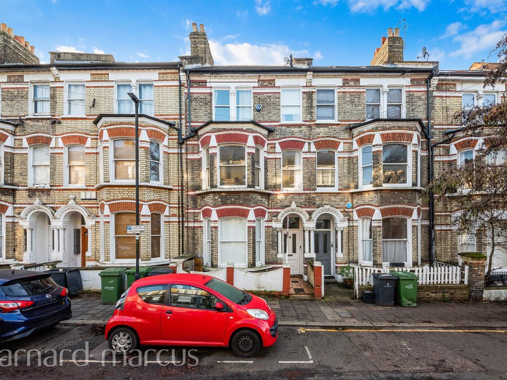 2 bed flat for sale in Sandmere Road, London SW4, £375,000