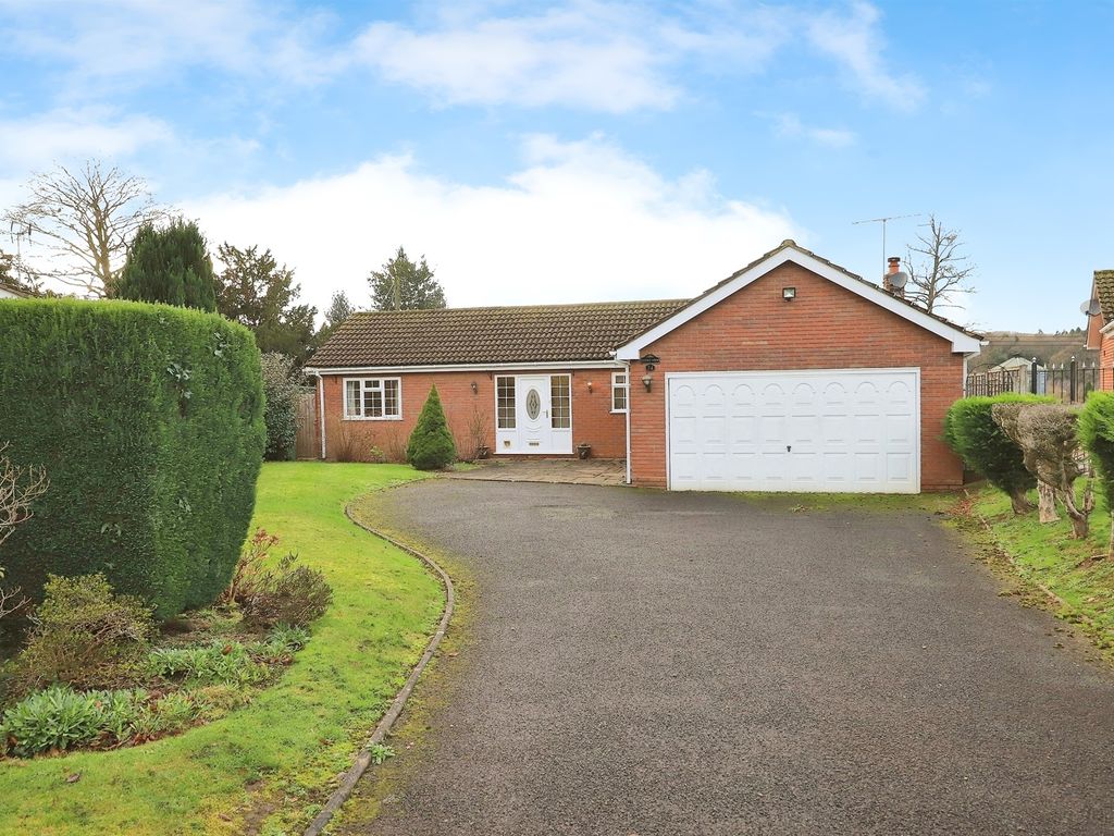 4 bed detached bungalow for sale in Areley Court, Stourport-On-Severn DY13, £650,000