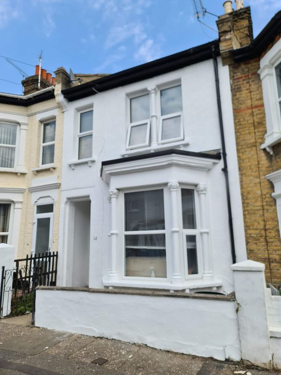 Room to rent in Albert Road, Southend-On-Sea SS1, £525 pcm