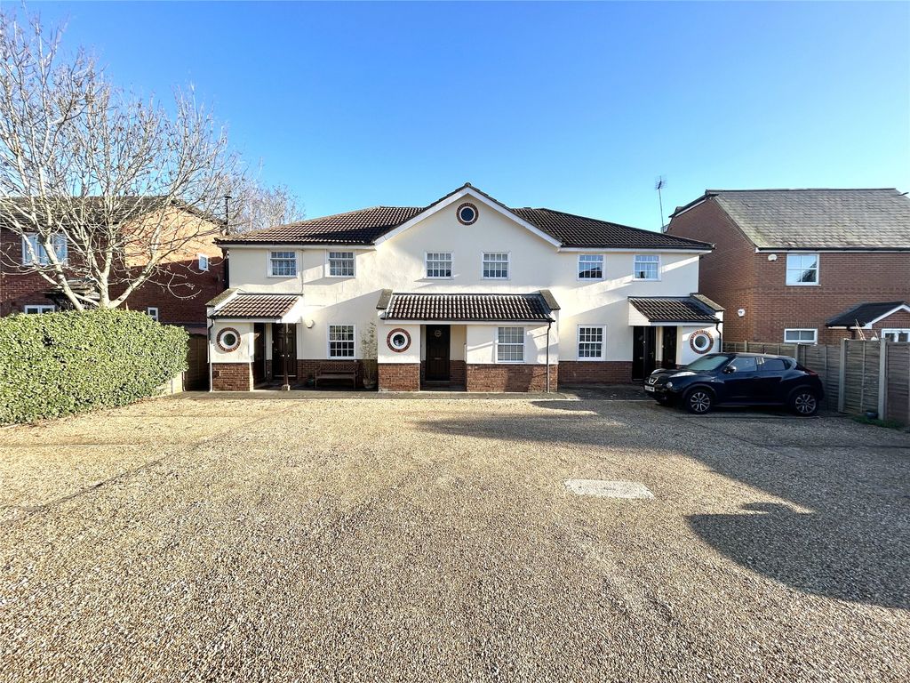 1 bed maisonette for sale in Alyson Court, North Town Road, Maidenhead, Berkshire SL6, £260,000