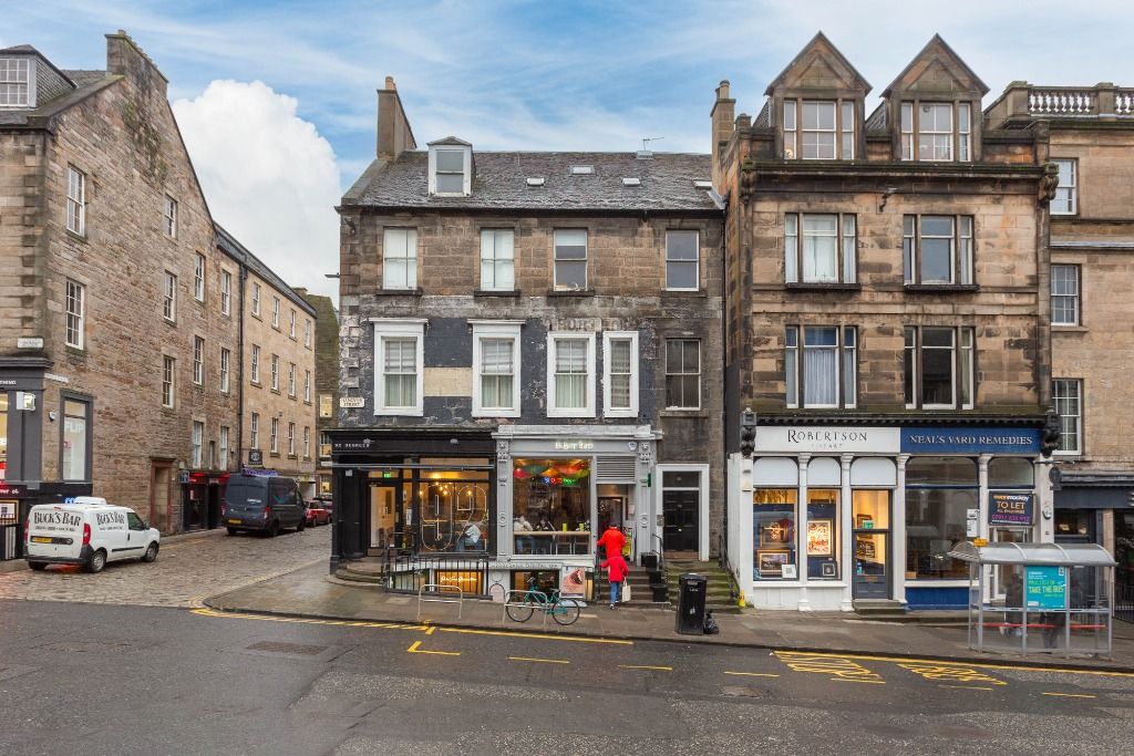 3 bed flat to rent in Hanover Street, New Town, Edinburgh EH2, £2,450 pcm