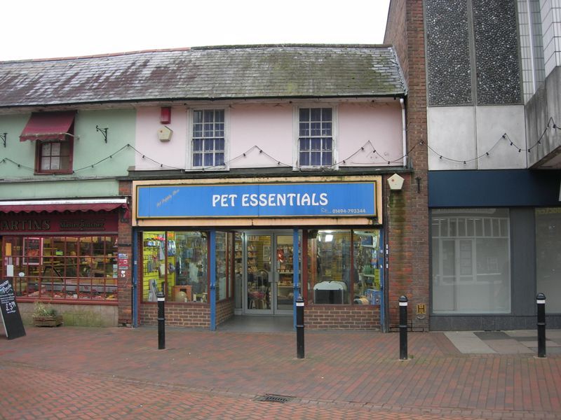 Retail premises to let in High Street, Chesham HP5, £30,000 pa