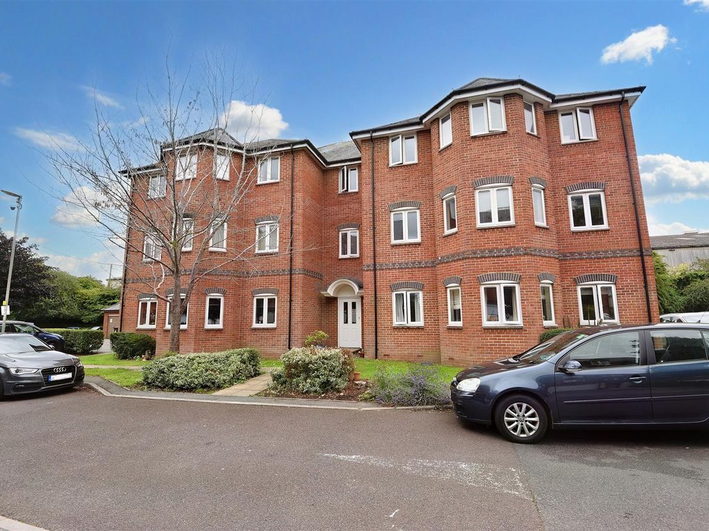 1 bed flat for sale in Oake Woods, Gillingham SP8, £115,000