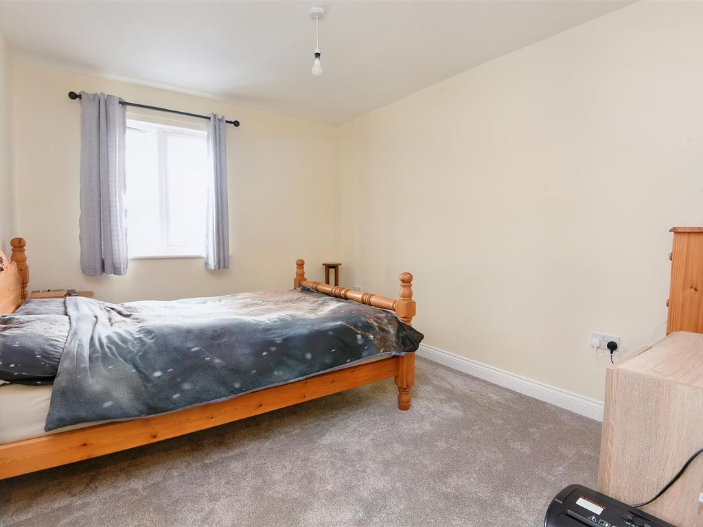 1 bed flat for sale in Oake Woods, Gillingham SP8, £115,000