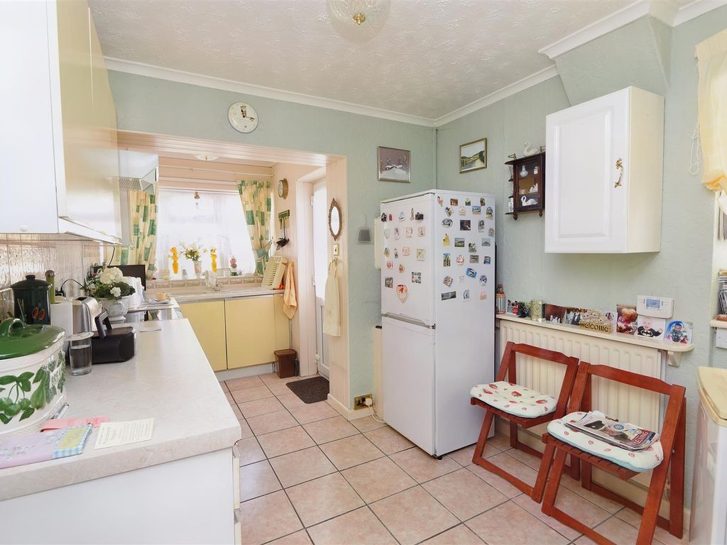 2 bed detached bungalow for sale in Common Mead Lane, Gillingham SP8, £235,000