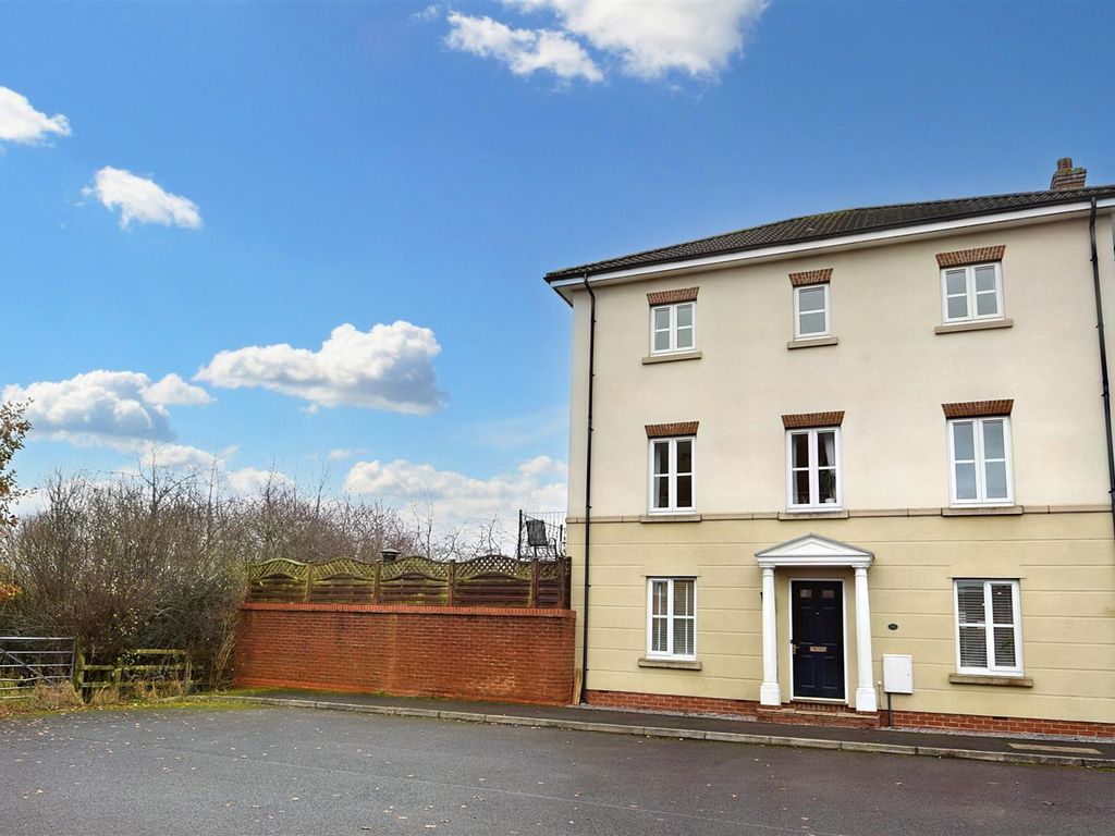 5 bed detached house for sale in Cerne Avenue, Gillingham SP8, £525,000