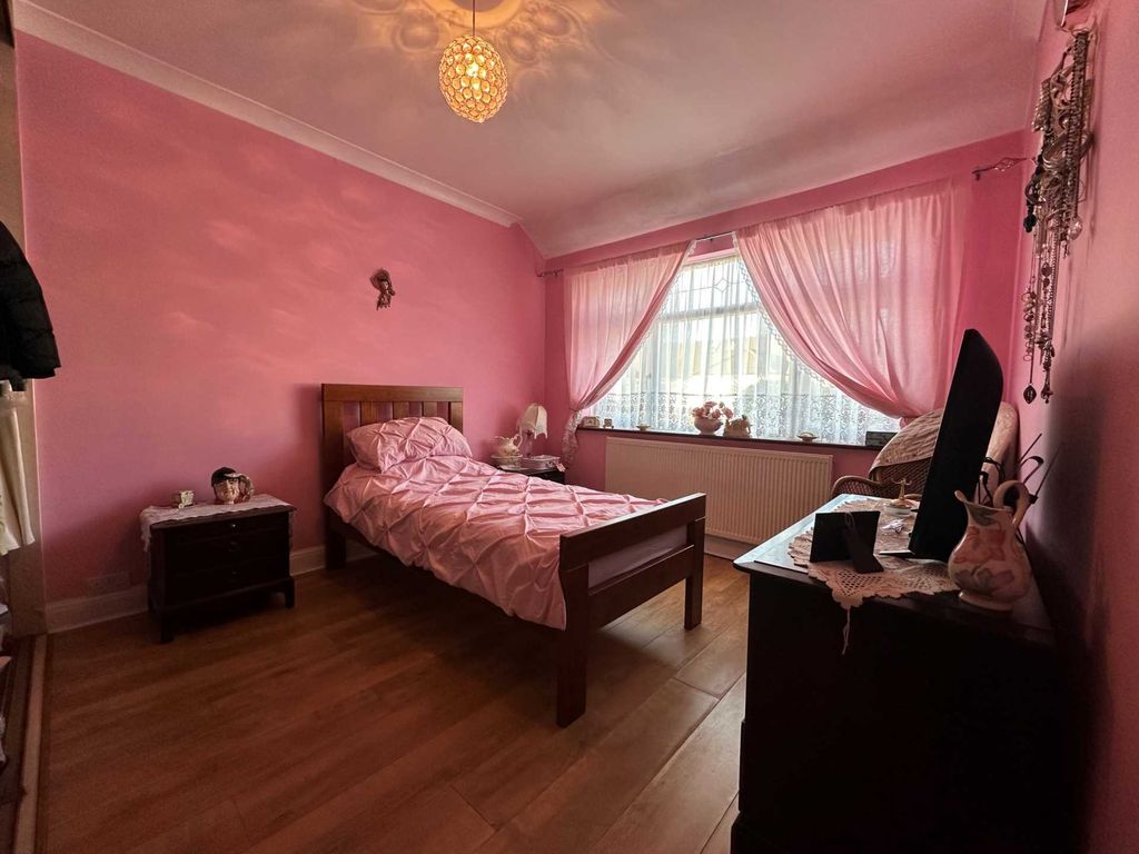 2 bed bungalow for sale in Abbotts Walk, Bexleyheath DA7, £450,000