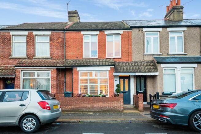 3 bed terraced house for sale in Layton Road, Brentford TW8, £635,000