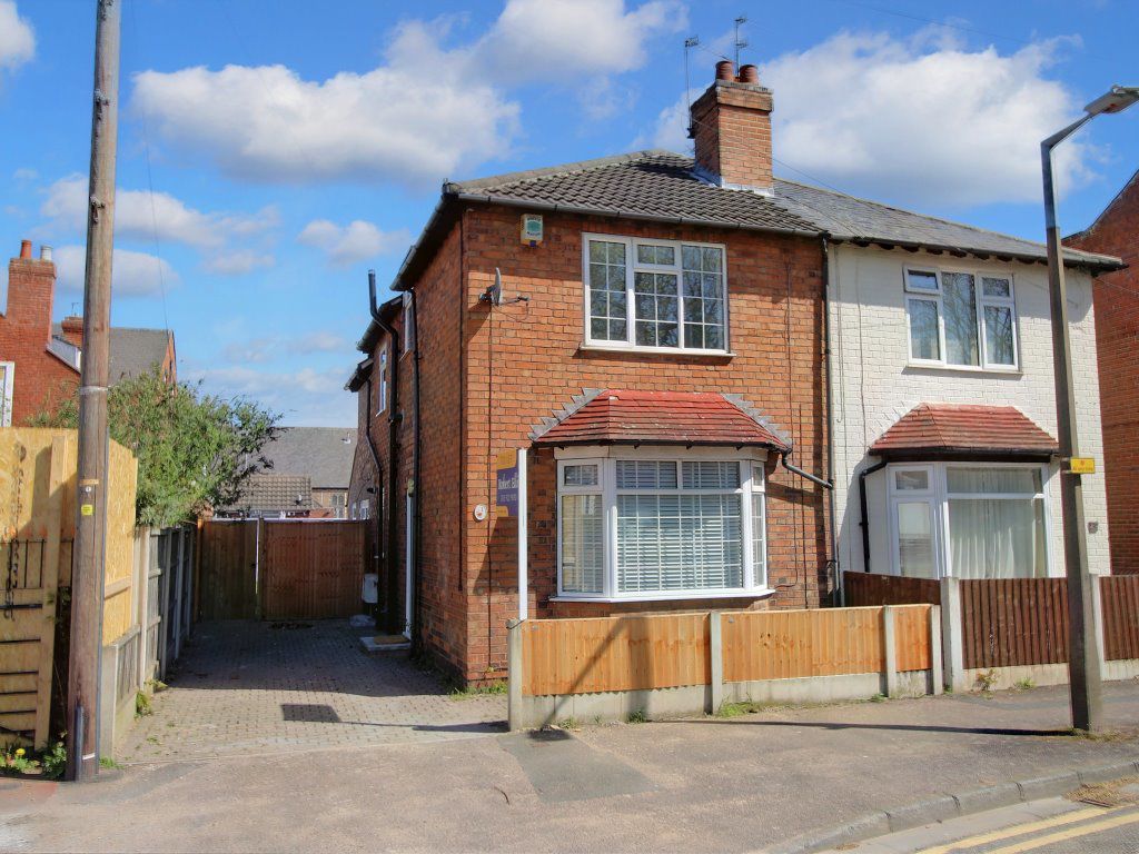 3 bed semi-detached house to rent in Hawthorne Grove, Beeston, Nottingham NG9, £1,500 pcm
