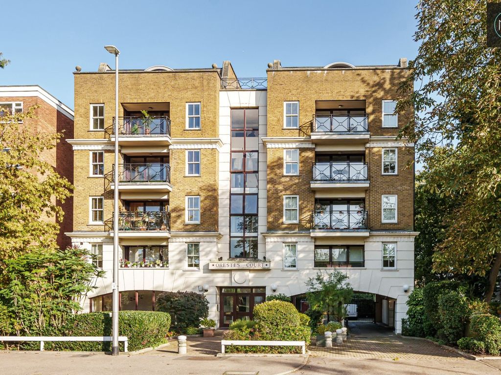 3 bed flat for sale in Orestes Court, Woodford Road, South Woodford, London E18, £950,000