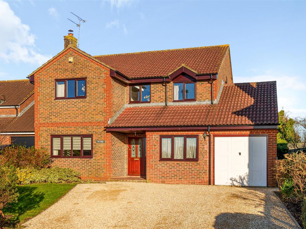 4 bed detached house for sale in The Farthings, Marlow Way, Wootton Bassett SN4, £550,000