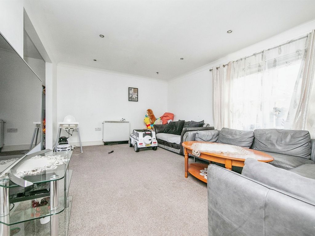 3 bed maisonette for sale in Rouse Way, Colchester CO1, £220,000