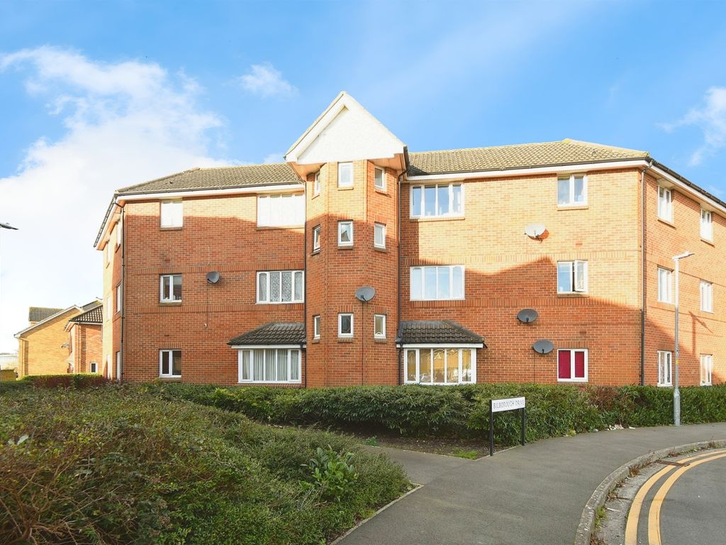 2 bed flat for sale in Woodhouse Road, Swindon SN3, £140,000