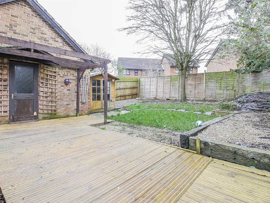 3 bed detached house to rent in Tatling Grove, Walnut Tree, Milton Keynes MK7, £1,495 pcm