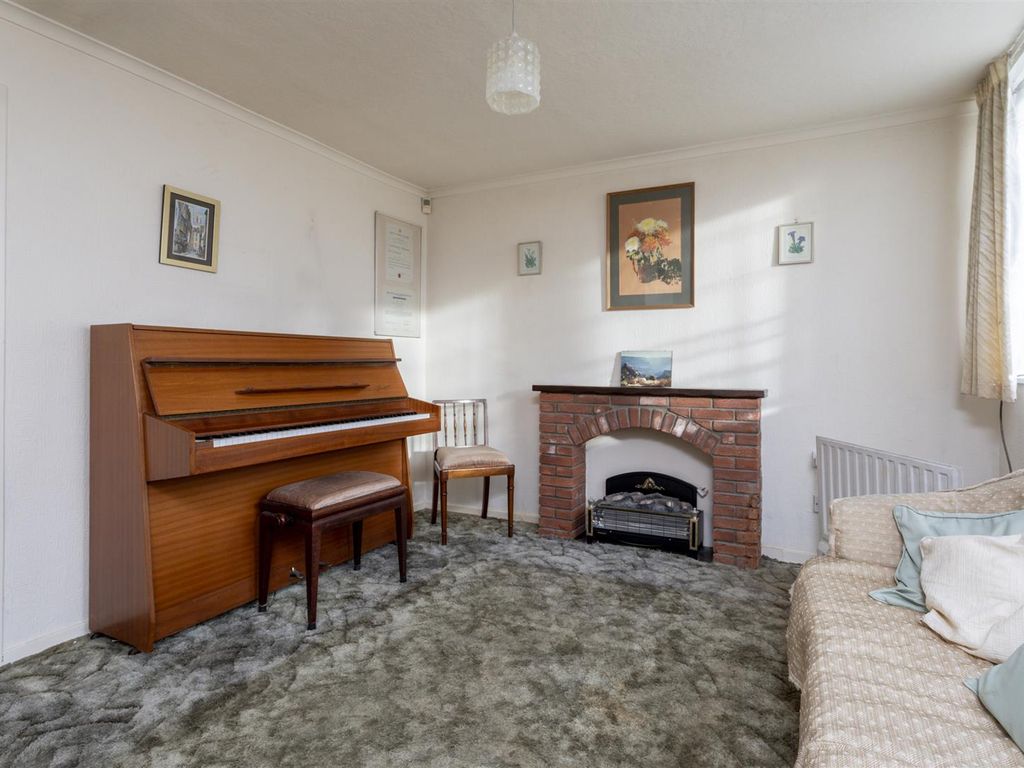 2 bed end terrace house for sale in Custance Walk, York YO23, £215,000