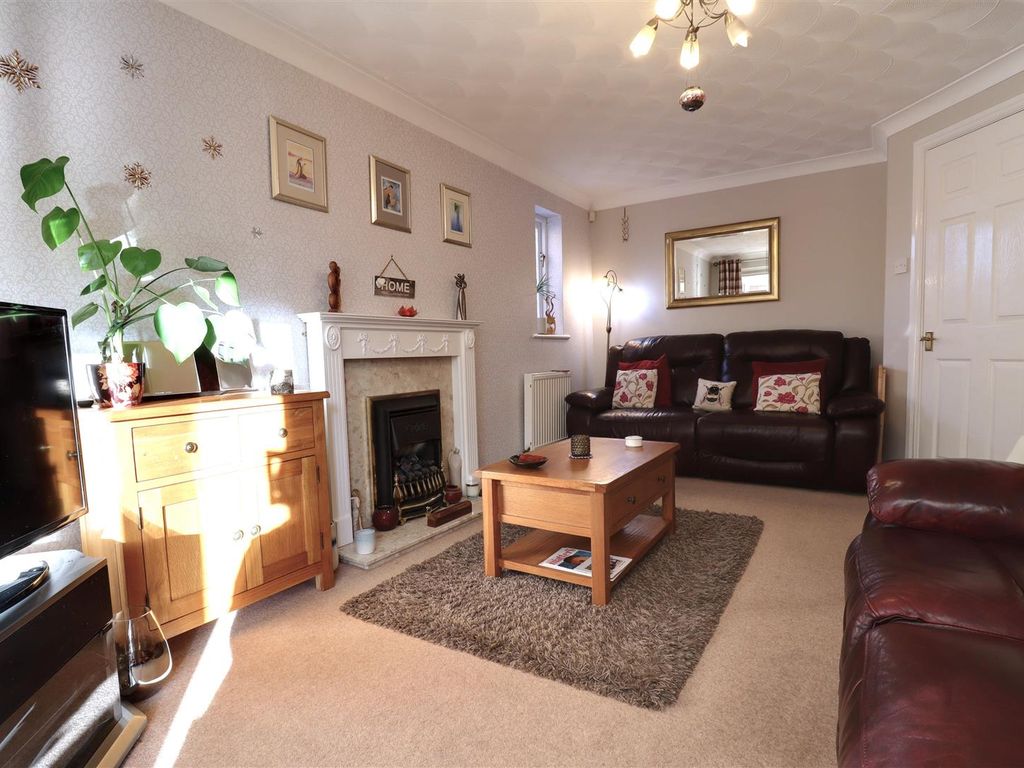 3 bed detached house for sale in Abbotsbury Close, Wistaston, Crewe CW2, £290,000