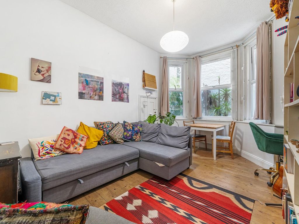 1 bed flat for sale in Coldharbour Lane, London SW9, £450,000