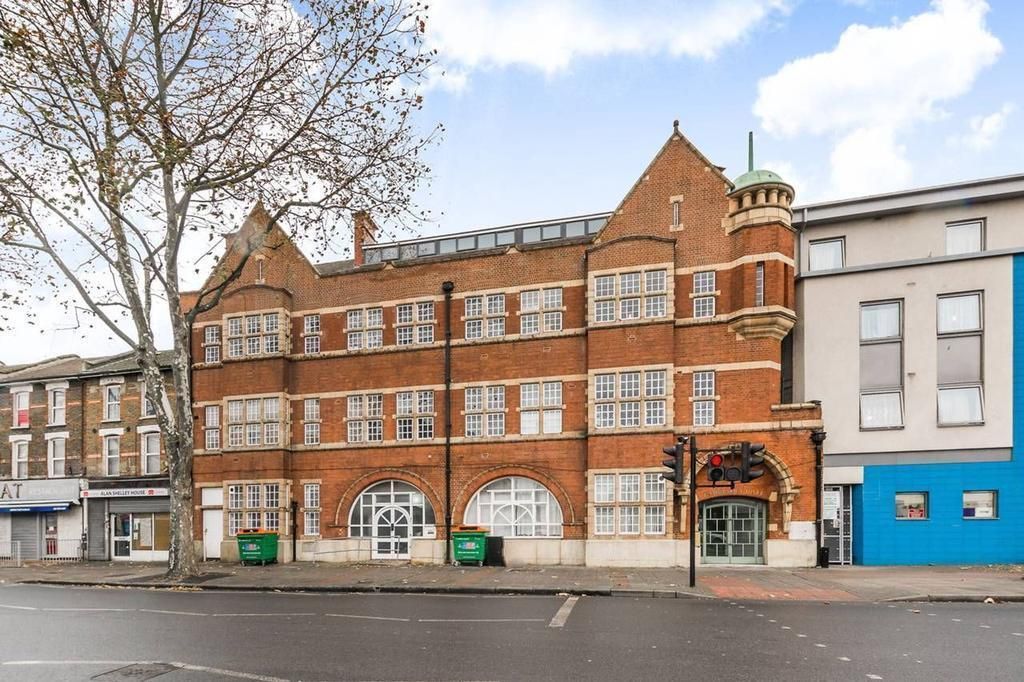 1 bed flat for sale in Barking Road, Plaistow E13, £350,000
