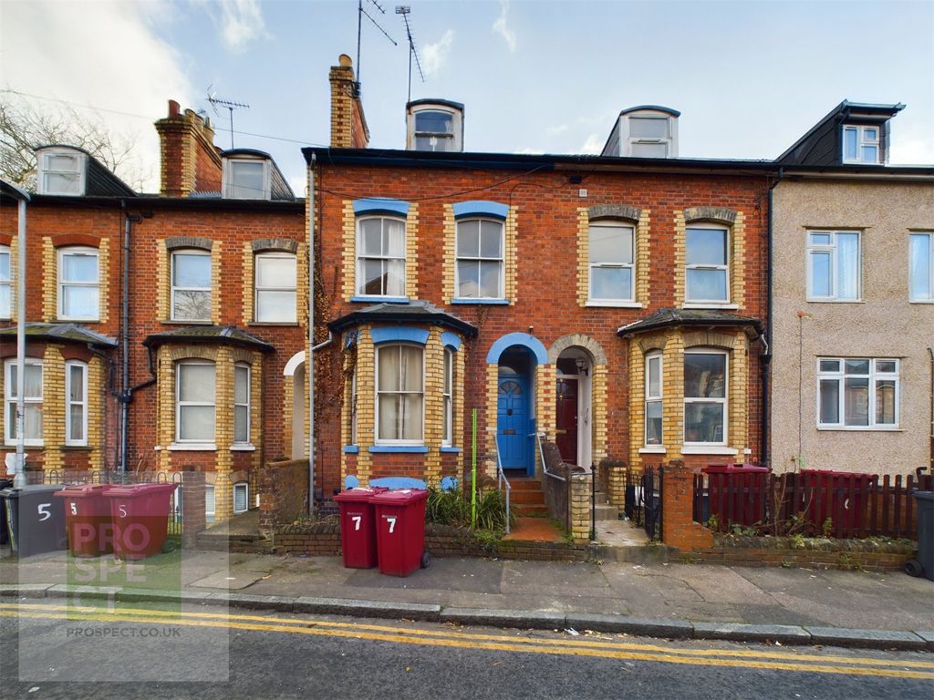 3 bed terraced house for sale in Baker Street, Reading, Berkshire RG1, £325,000