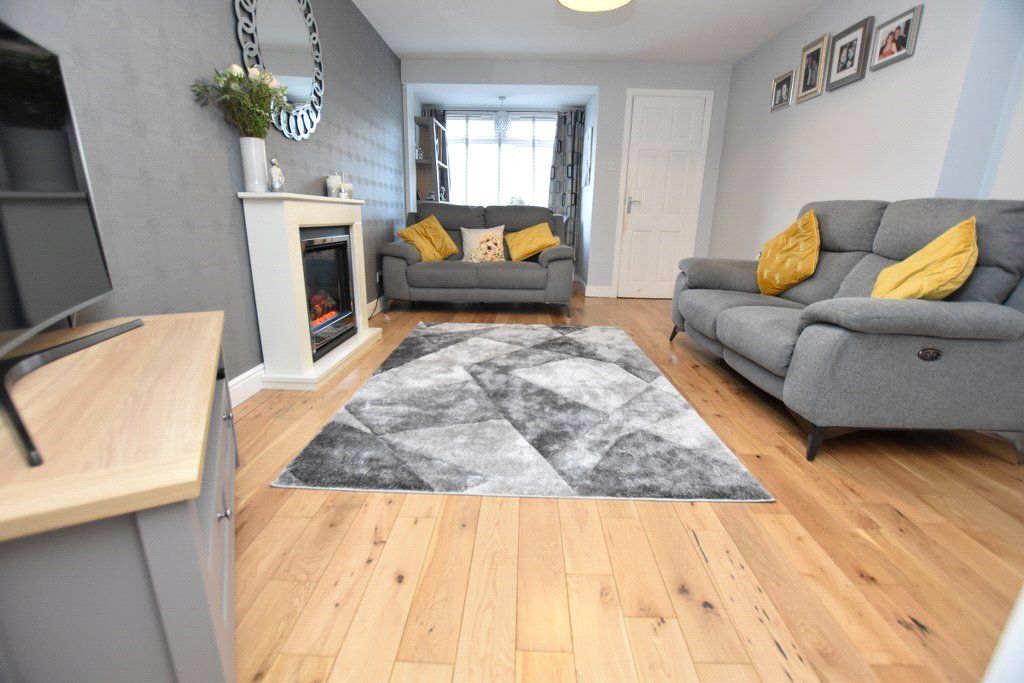 2 bed flat for sale in Hallidale Crescent, Renfrew, Renfrewshire PA4, £104,995