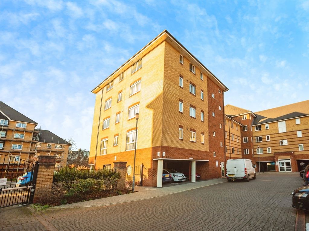 1 bed flat for sale in St. Peter Street, Maidstone ME16, £129,000