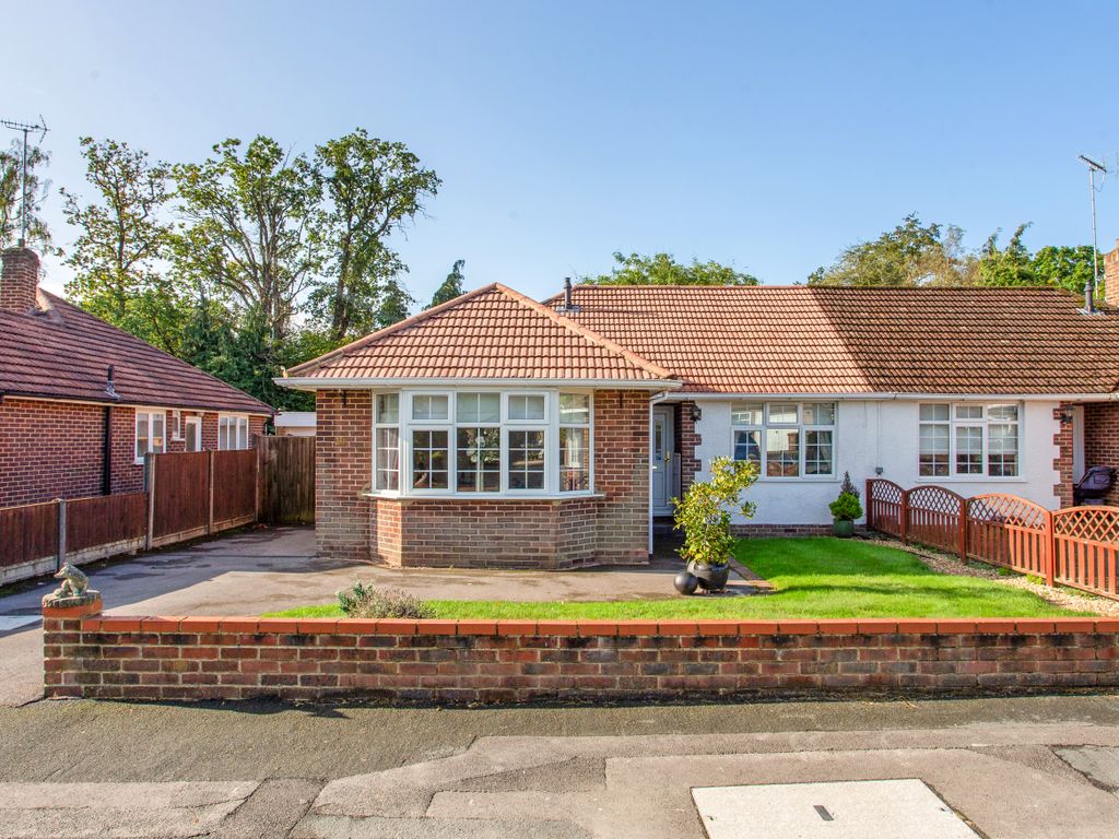 3 bed bungalow for sale in Blackmoor Wood, Ascot SL5, £525,000