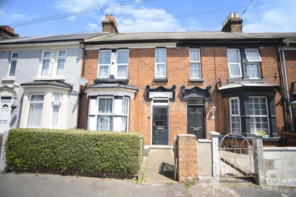 1 bed terraced house to rent in Valley Road, Gillingham ME7, £750 pcm