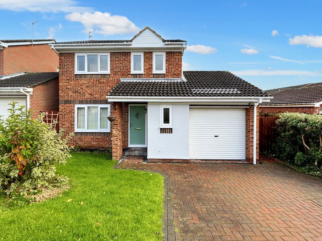 3 bed detached house for sale in Axbridge Close, Stakeford, Choppington NE62, £150,000