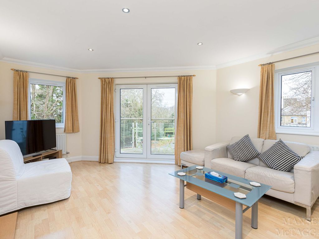 2 bed flat for sale in Turners Hill Road, Pound Hill RH10, £280,000