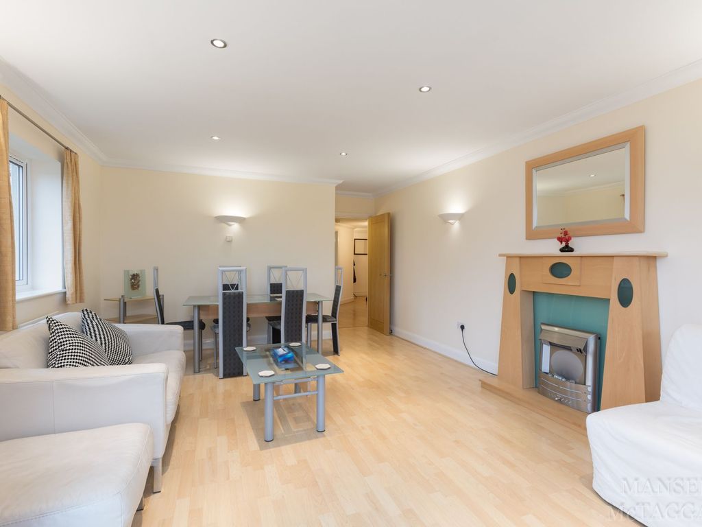 2 bed flat for sale in Turners Hill Road, Pound Hill RH10, £280,000