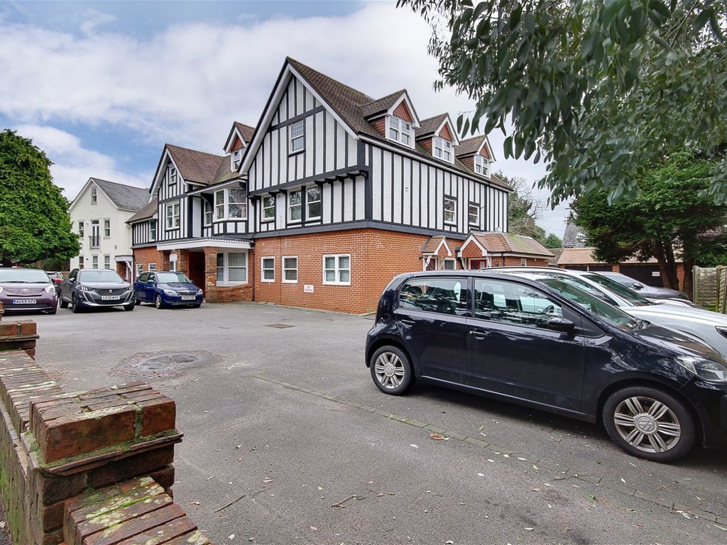 1 bed flat for sale in Charminster Road, Bournemouth BH8, £165,000